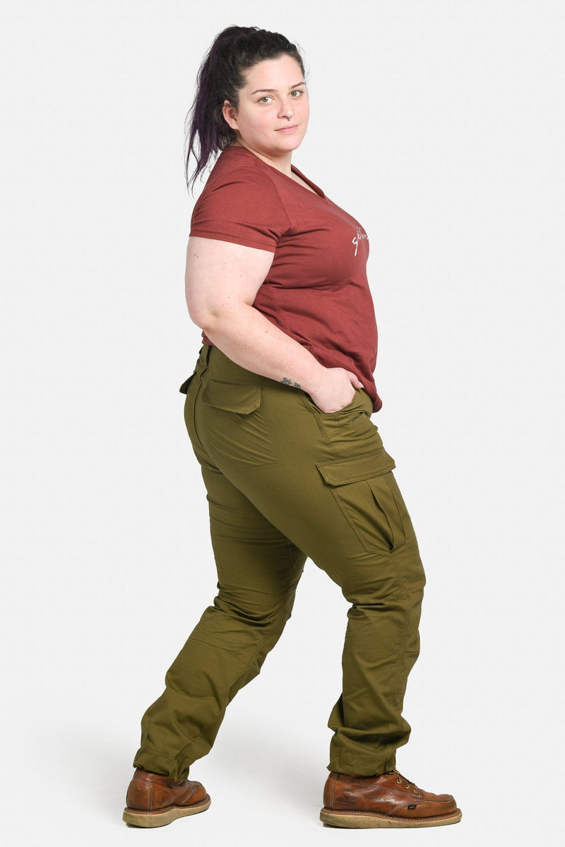 http://dovetailworkwear.com/cdn/shop/products/DTW-cargo-olive_catalog_get-dirty-chicory_Jamie_S23-1822_1200x1200.jpg?v=1689273897