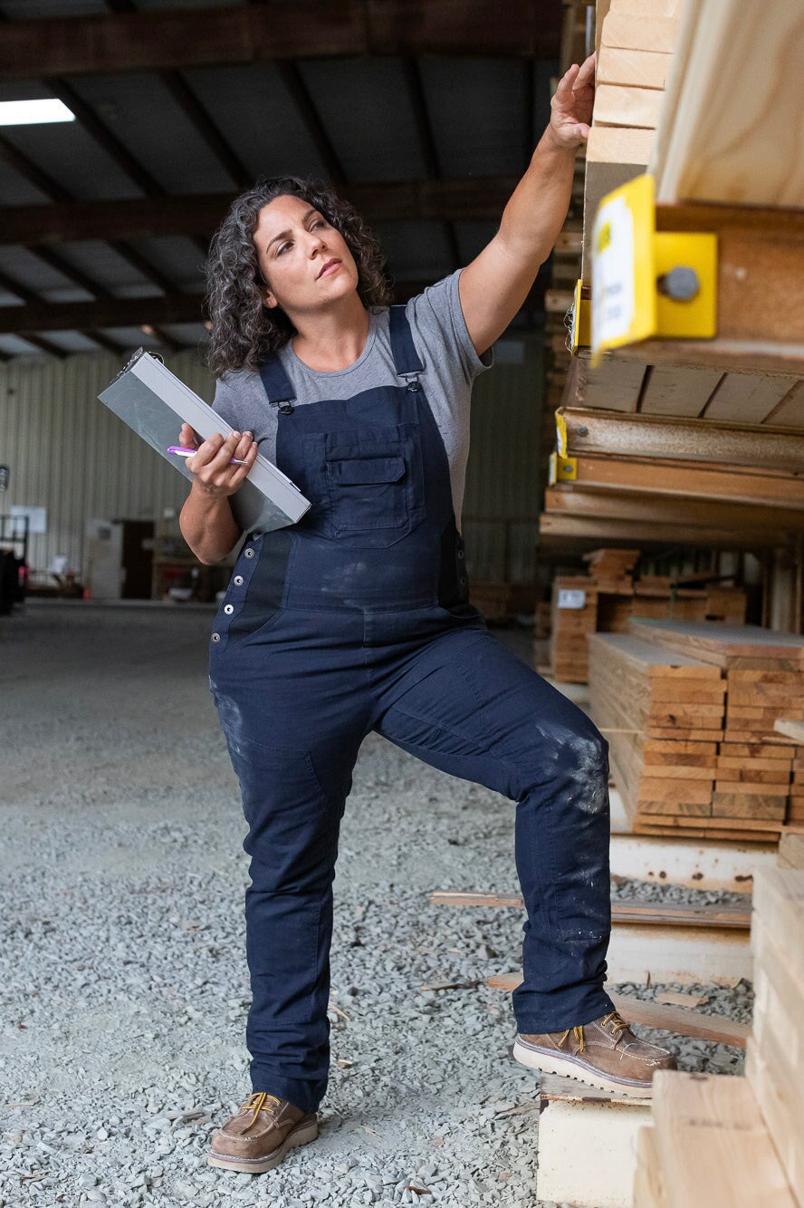 How Maternity Overalls Support Expecting Moms in Active Jobs – Dovetail ...